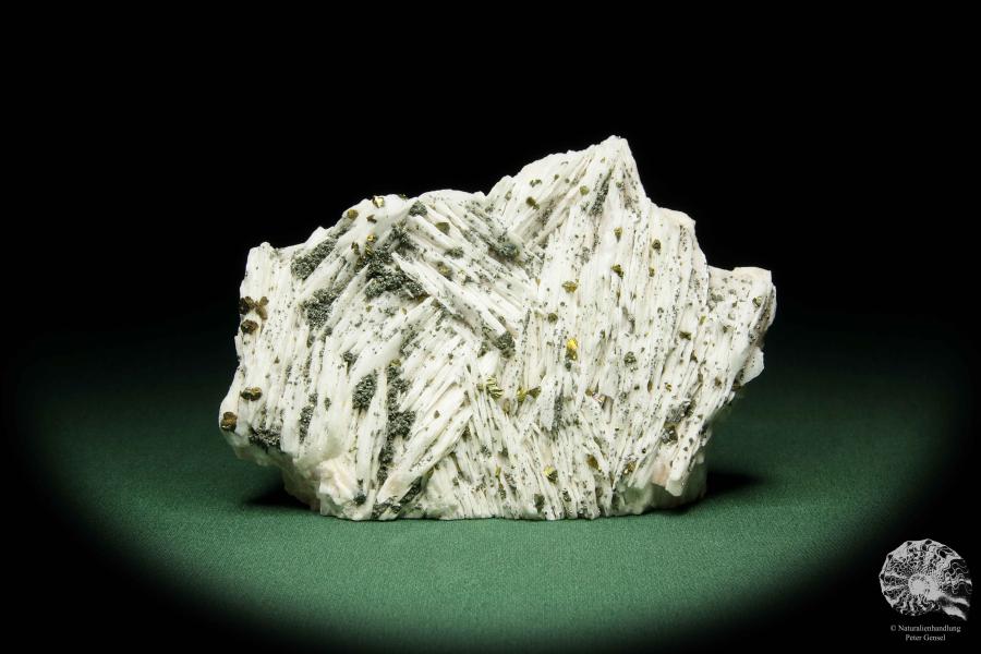 Chalcopyrite XX on Baryte XX a mineral
